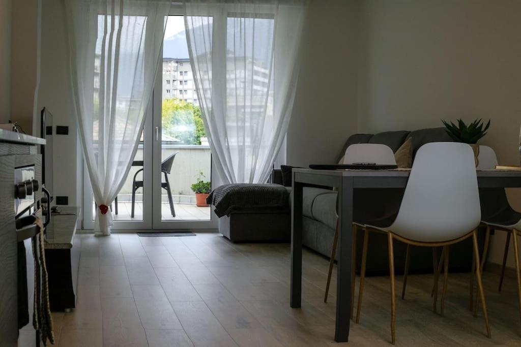 Casa Vacanze Lucia 티라노 외부 사진